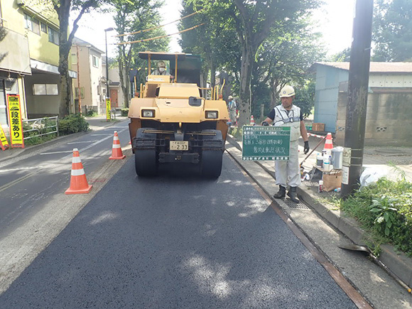 写真：路面補修工事 2北北の26　施工中