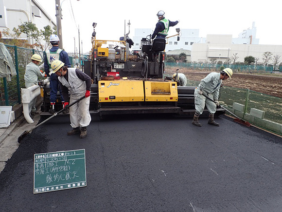 写真：道路補修工事　施工中